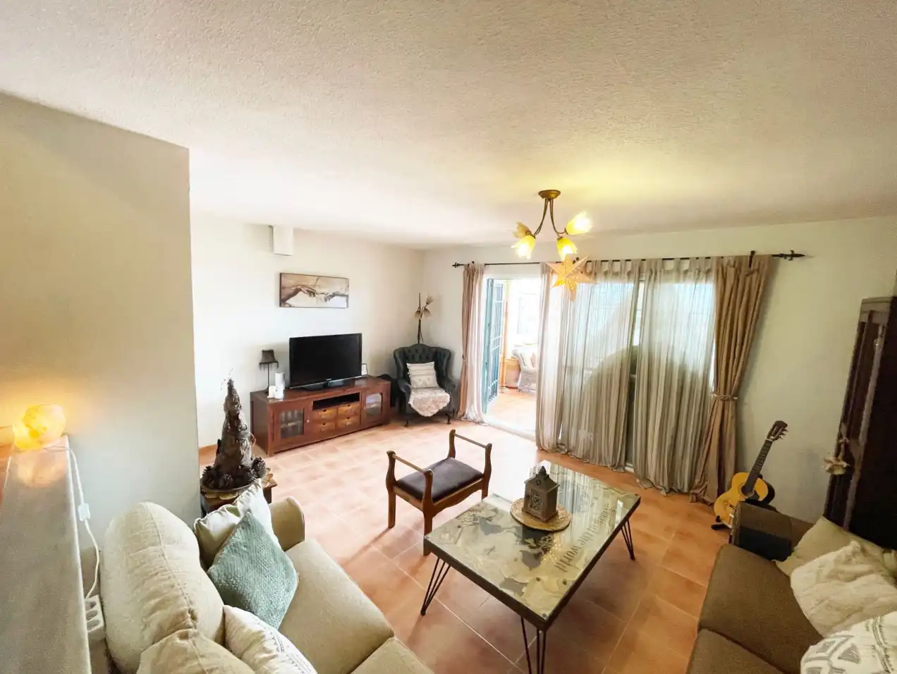 Sala de estar de Casa adosada en venta en Rincón de la Victoria con Jardín privado, Terraza y Trastero