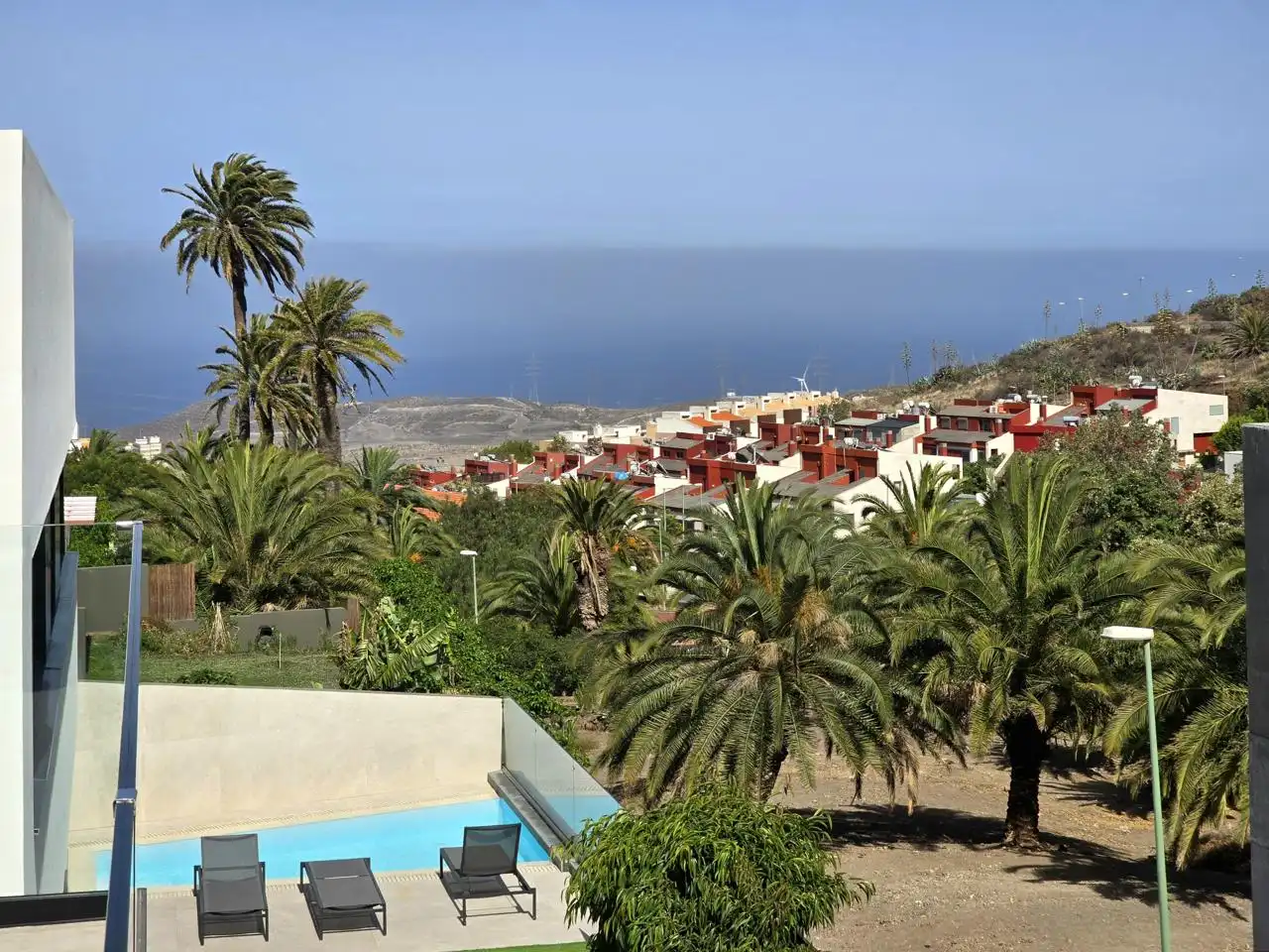 Vista exterior de Casa o chalet en venta en Las Palmas de Gran Canaria con Jardín privado, Terraza y Piscina