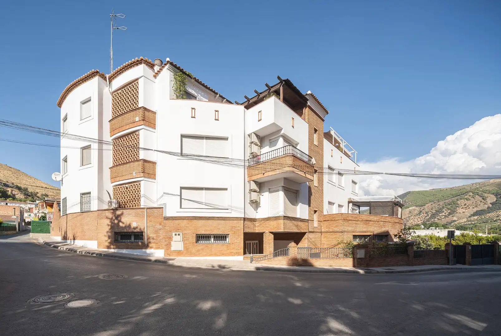 Vista exterior de Pis en venda en Cenes de la Vega amb Moblat i Internet