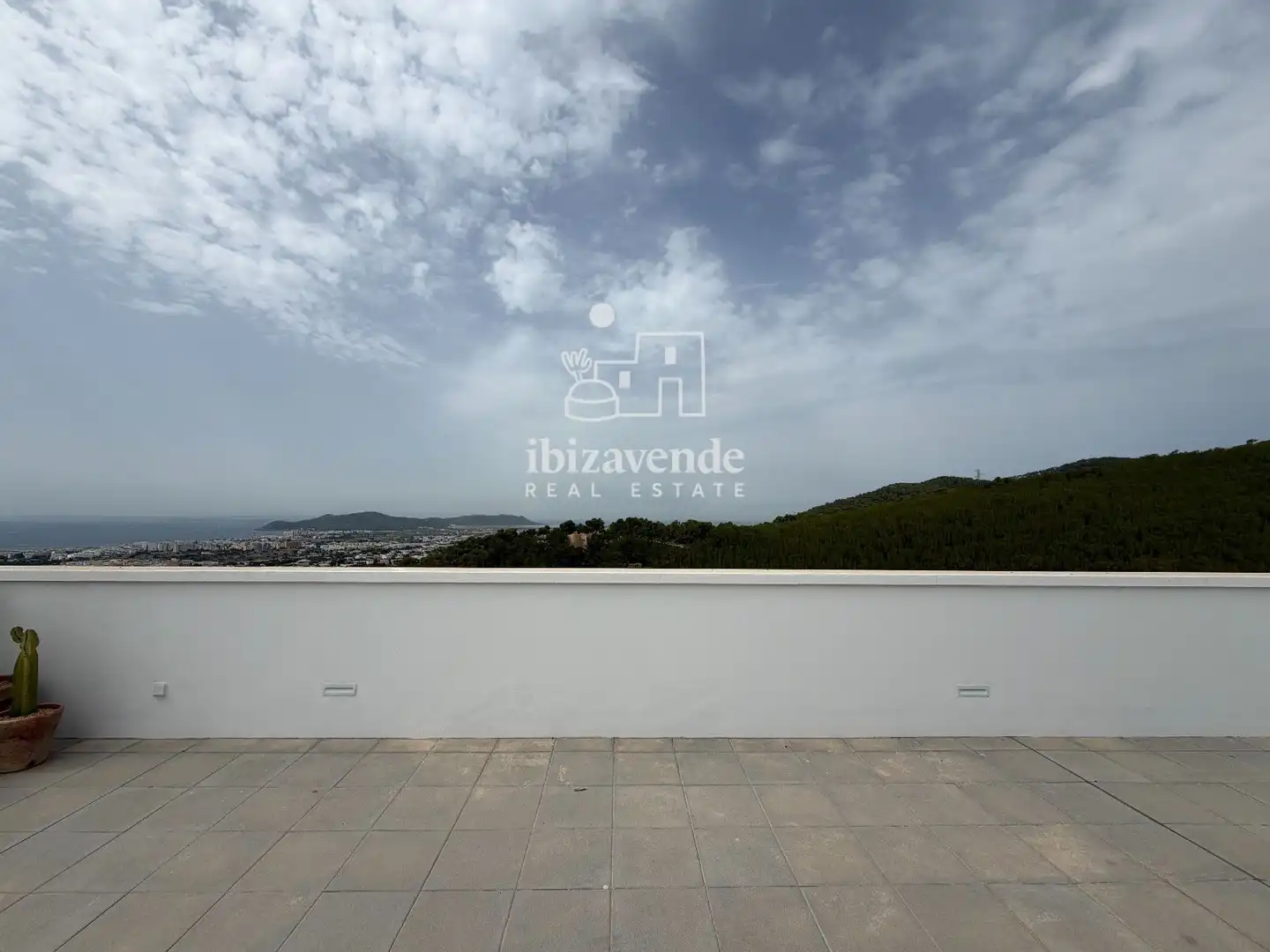 Vista exterior de Casa o xalet de lloguer en Eivissa amb Piscina i Moblat