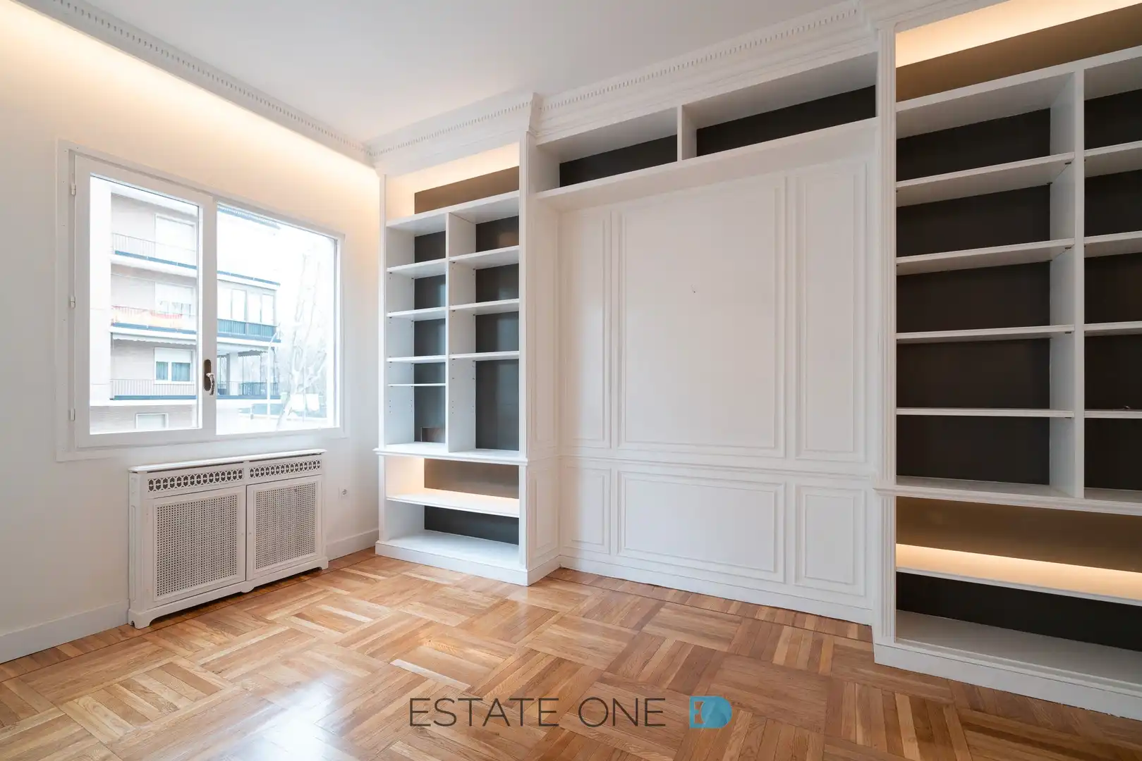 Living room of Flat for rent in Madrid  with Air Conditioner, Heating and Parquet flooring