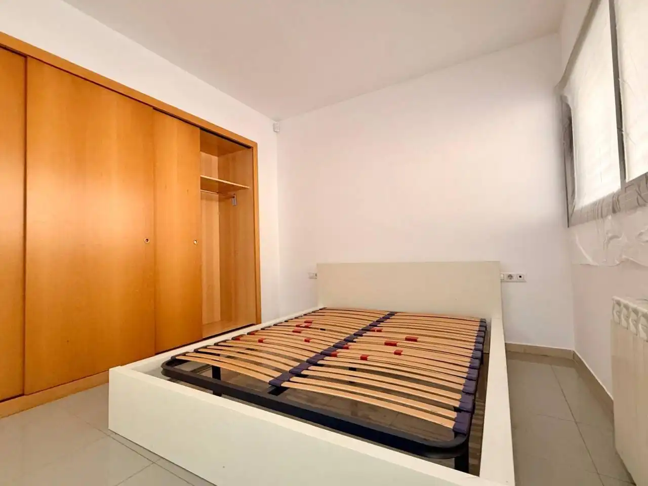 Schlafzimmer von Wohnung zum Verkauf in Girona mit Heizung, Terrasse und Gemeinschaftspool