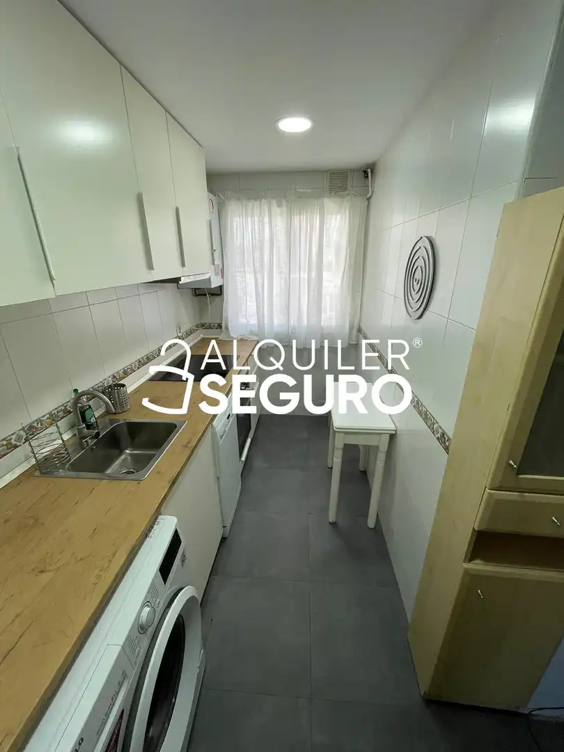 Cuina de Pis de lloguer en Madrid amb Aire condicionat, Calefacció i Terrassa