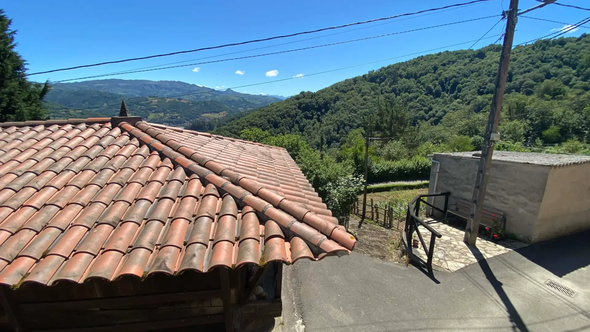 Vista exterior de Casa o chalet en venta en San Martín del Rey Aurelio con Calefacción, Jardín privado y Trastero