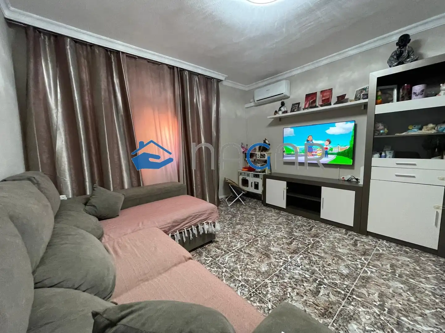 Sala d'estar de Pis en venda en La Línea de la Concepción amb Aire condicionat i Moblat