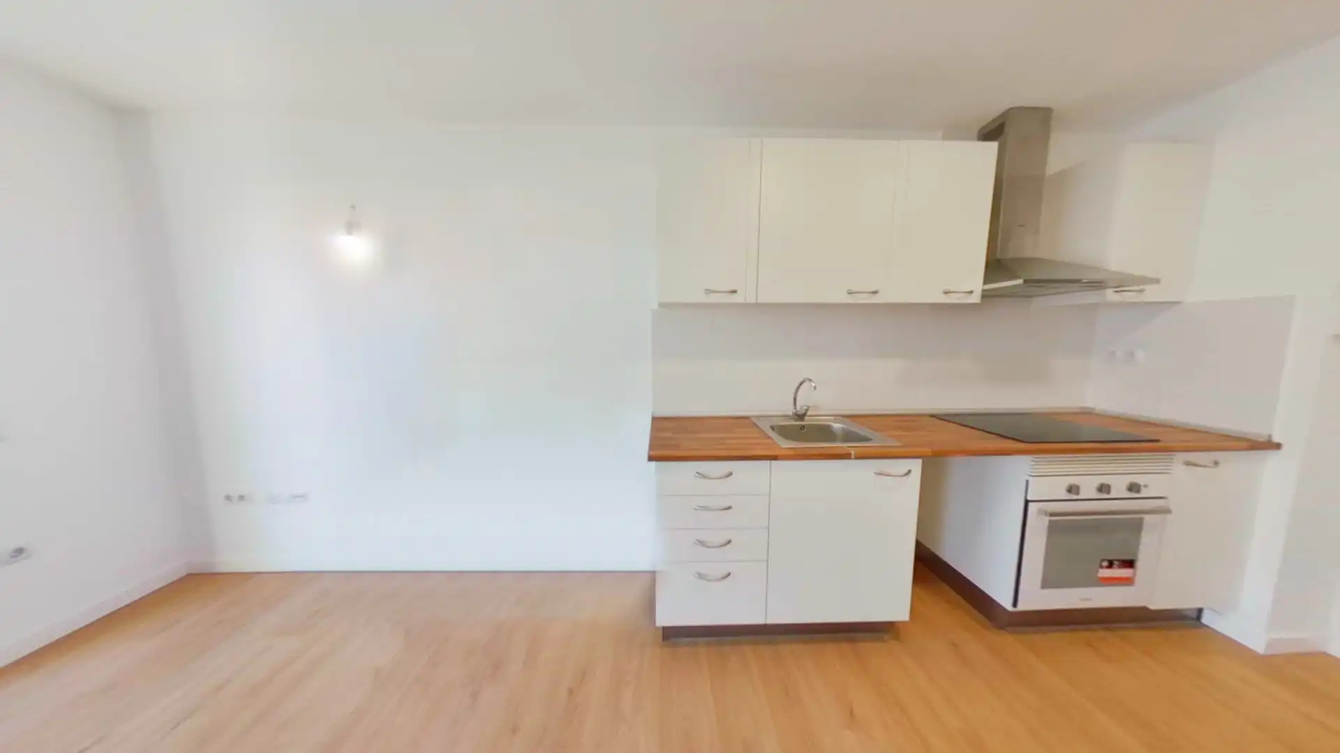 Kitchen of Study for sale in Terrassa  with Parquet flooring