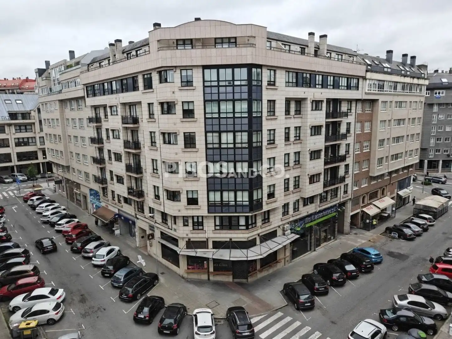 Vista exterior de Pis en venda en A Coruña Capital  amb Calefacció, Traster i Moblat