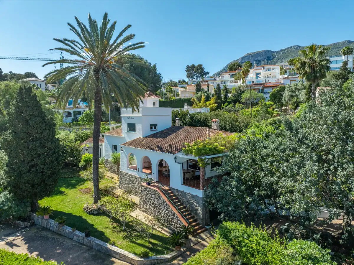 Detached house with garden for sale in Las Rotas / Les Rotes