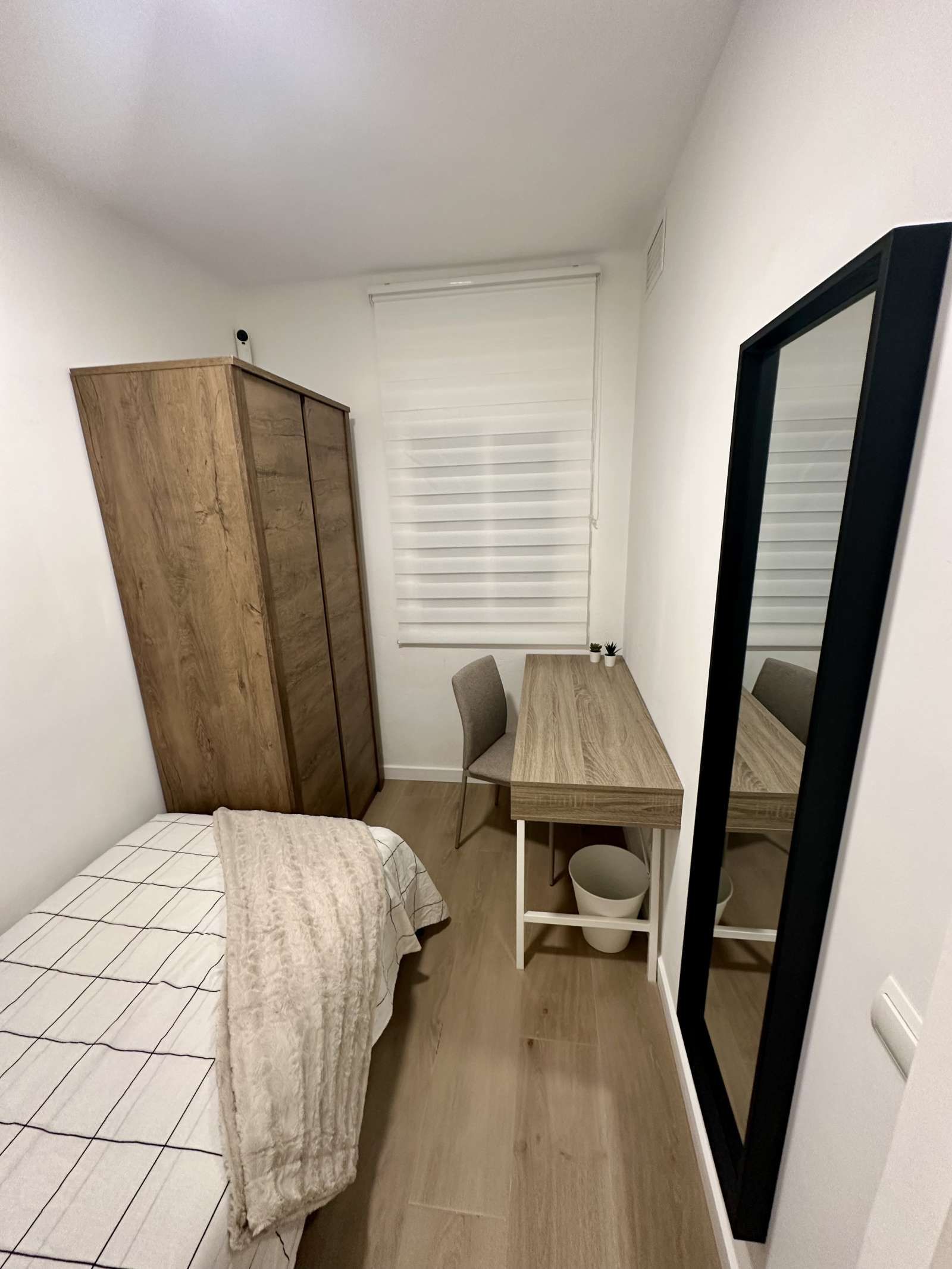 Bedroom of Flat to share in L'Hospitalet de Llobregat  with Air Conditioner and Terrace