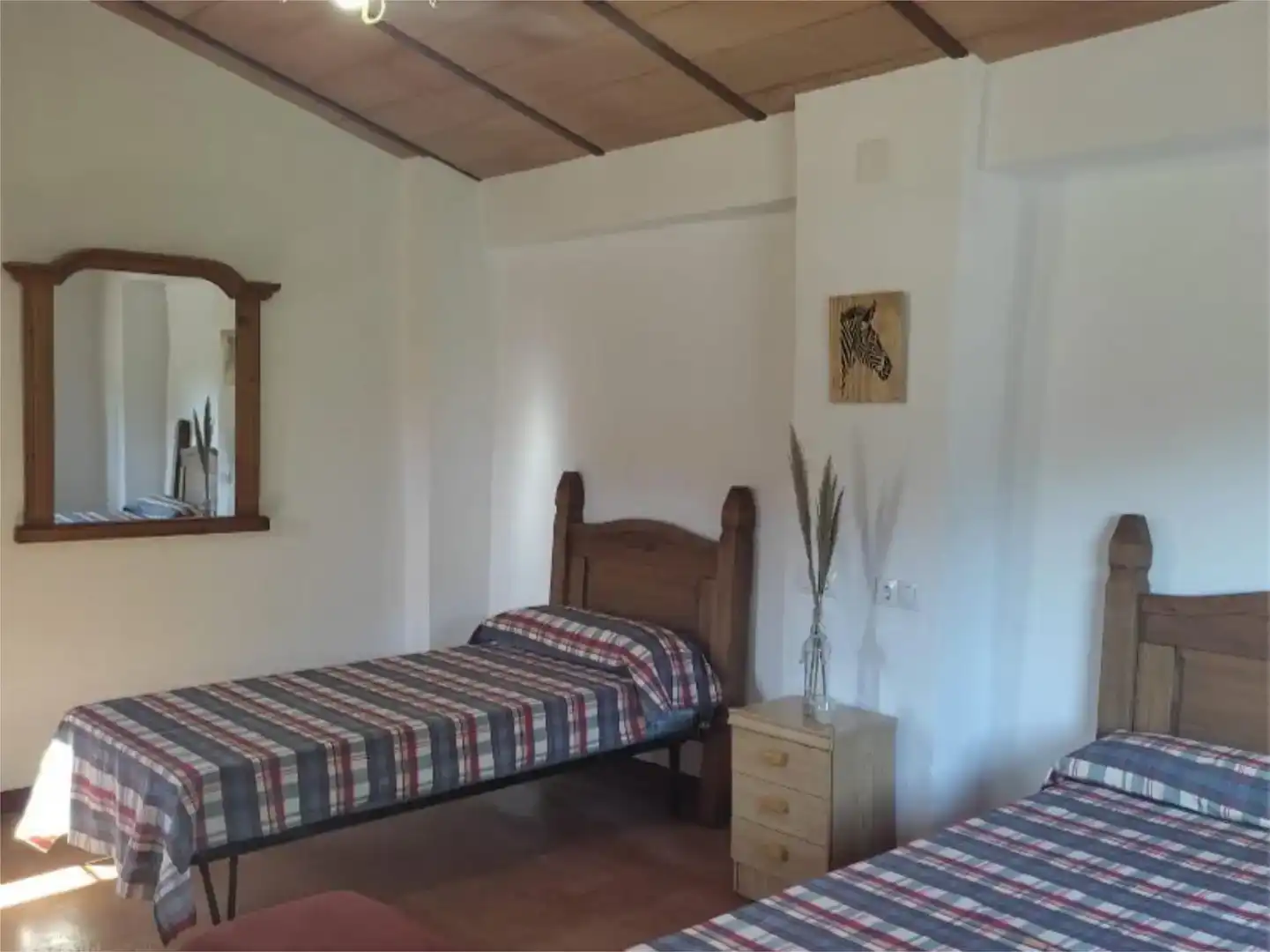 Dormitori de Finca rústica en venda en Córdoba amb Aire condicionat, Jardí privat i Moblat