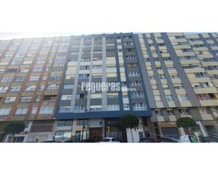 Vista exterior de Àtic en venda en Avilés amb Calefacció, Parquet i Terrassa