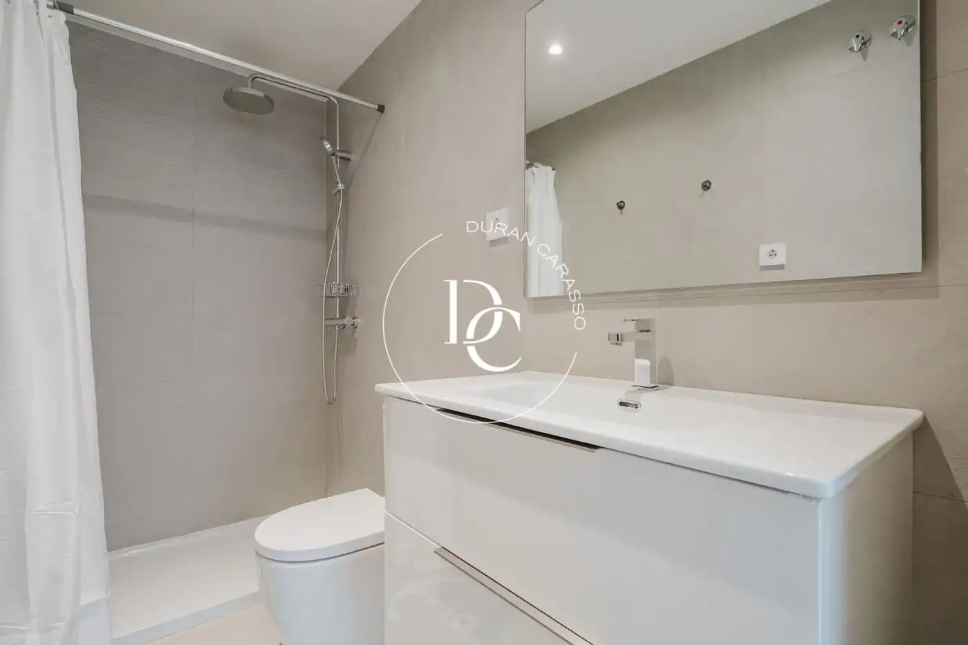 Badezimmer von Maisonette zur Miete in Vilanova i la Geltrú mit Klimaanlage, Heizung und Terrasse