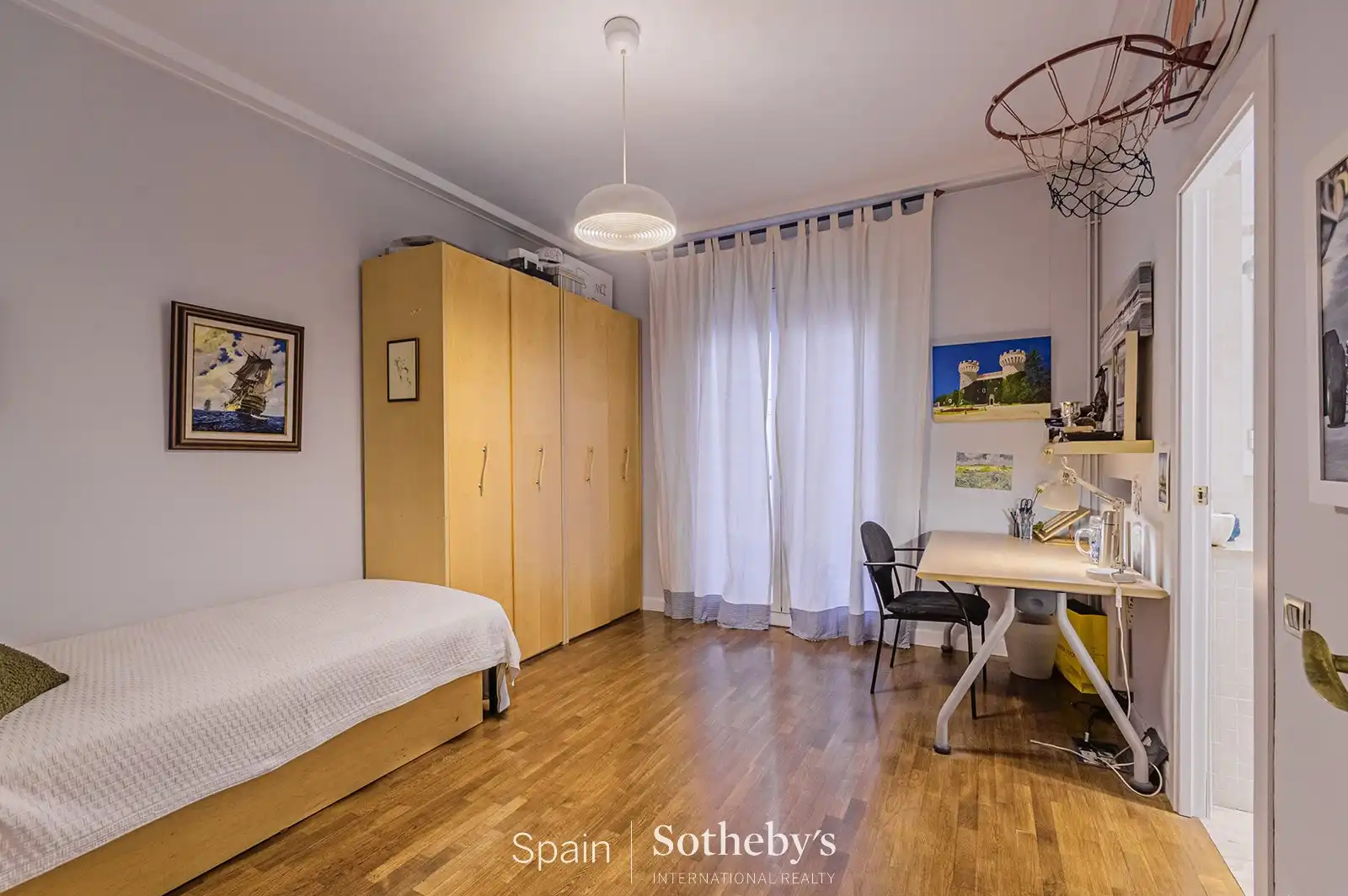 Dormitori de Apartament en venda en Barcelona amb Aire condicionat, Calefacció i Terrassa
