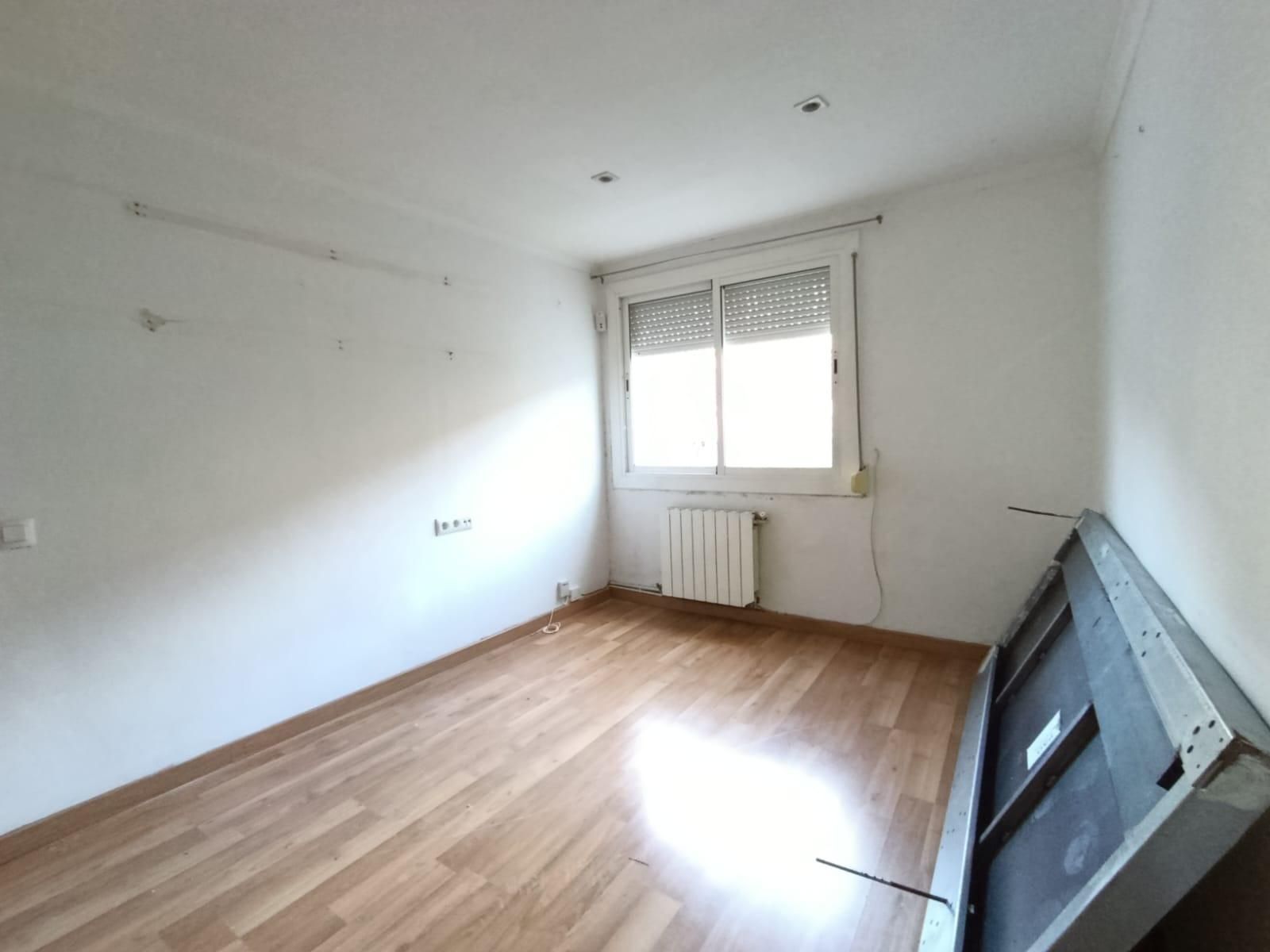 Dormitori de Planta baixa en venda en  Barcelona Capital