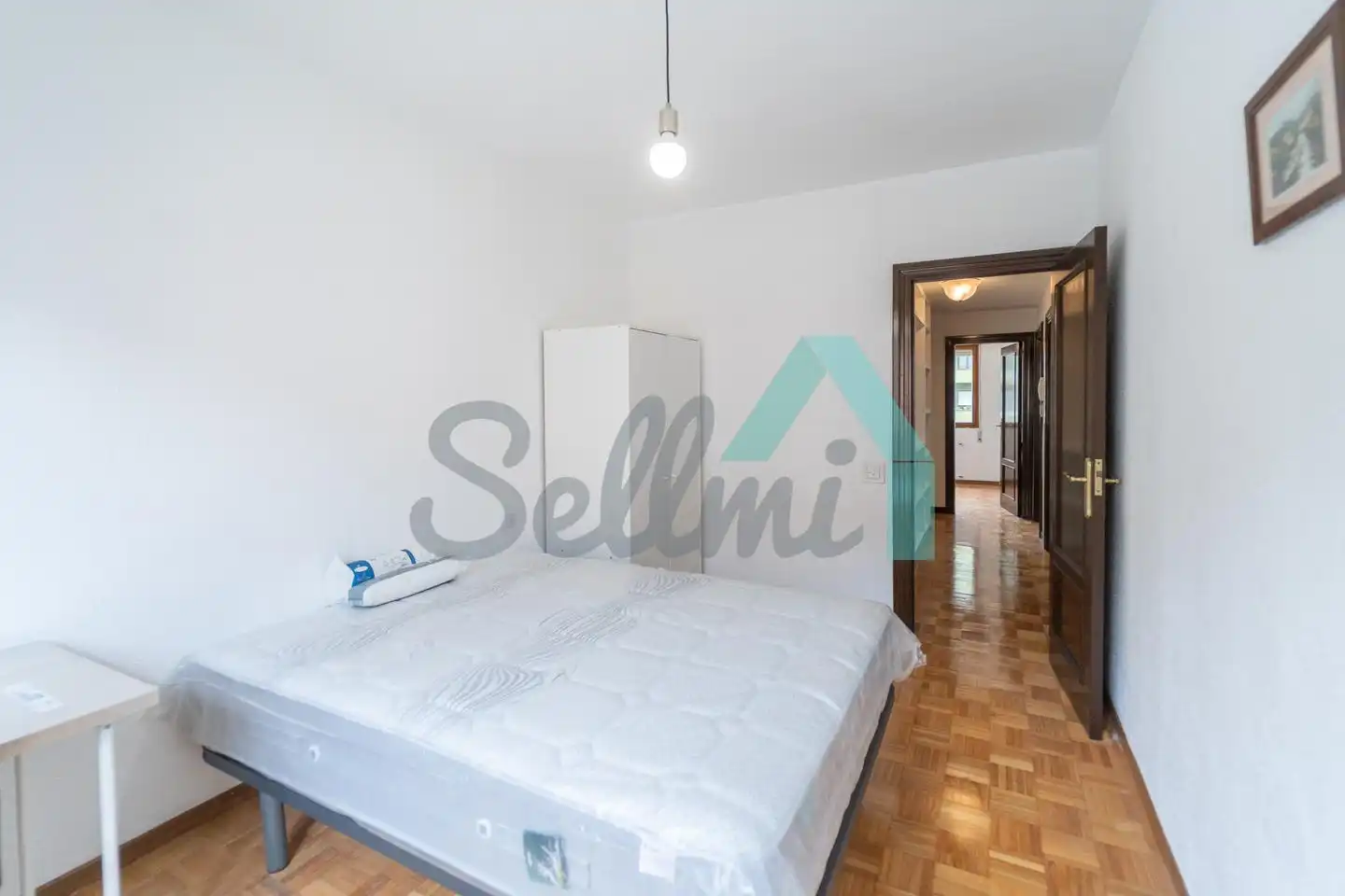 Bedroom of Flat for share in Oviedo   with Heating, Parquet flooring and Furnished