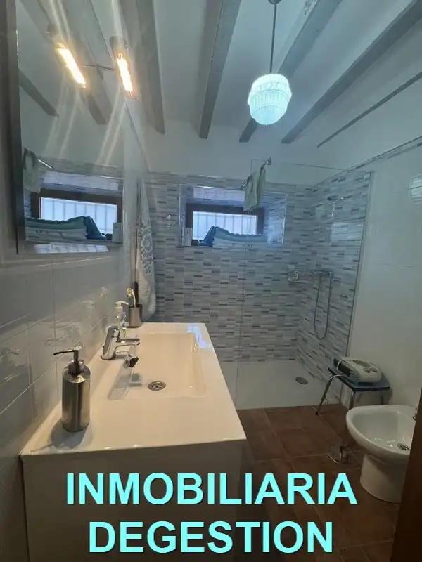 Baño de Casa adosada en venta en Guarromán con Aire acondicionado, Calefacción y Jardín privado