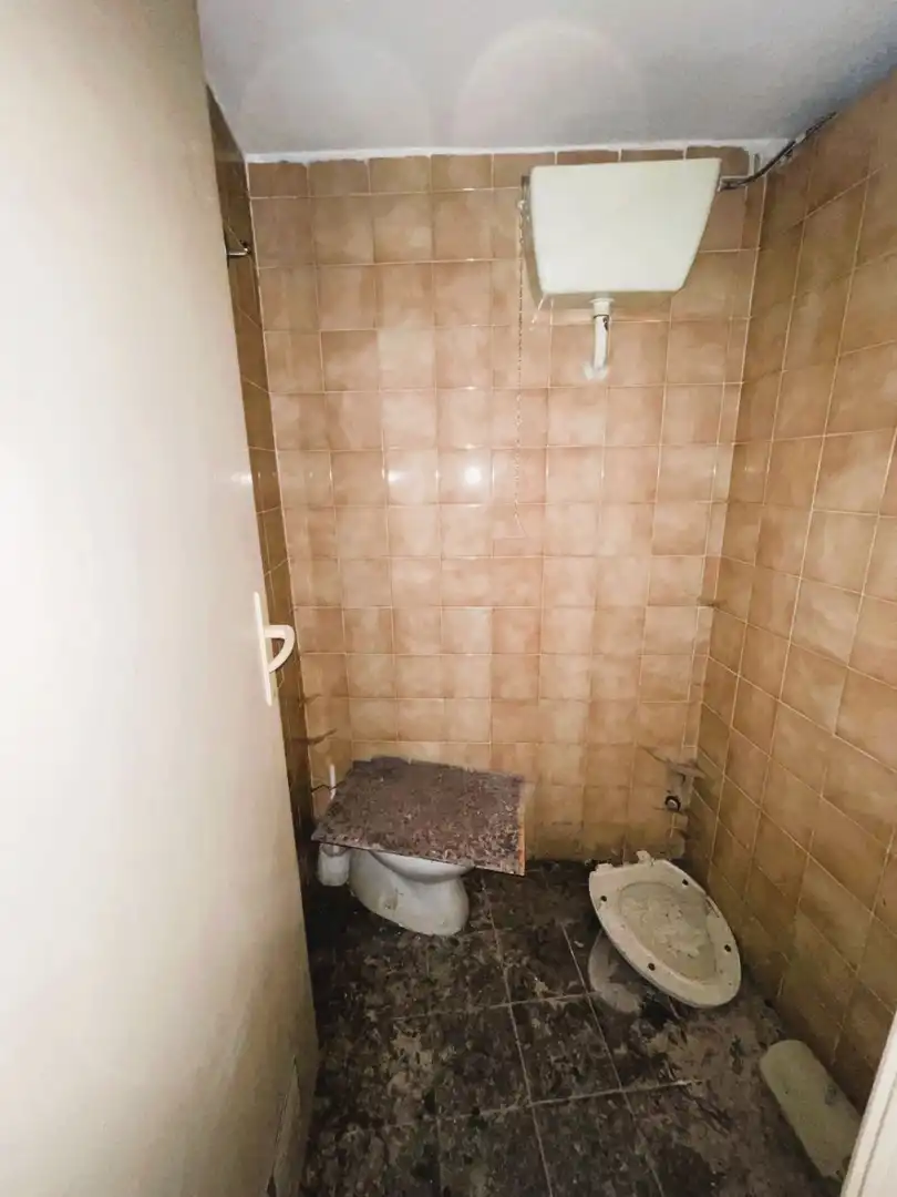 Bathroom of Commercial properties for sale in Valdepeñas