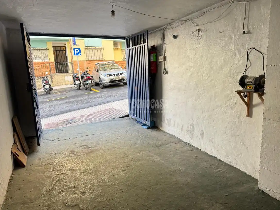 Parkplatz von Garage zum Verkauf in Huelva