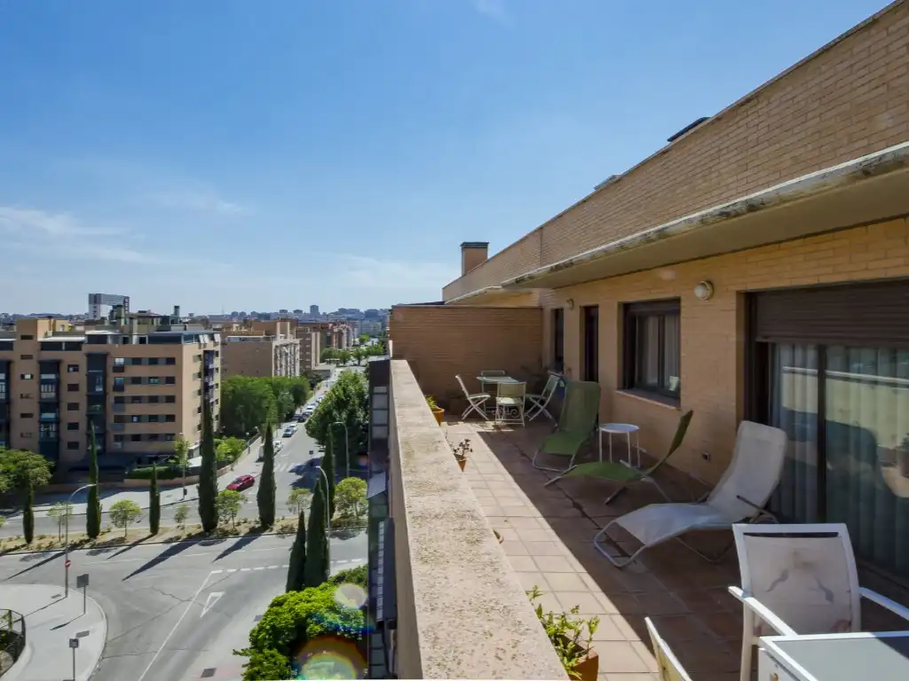 Terrassa de Pis de lloguer en Madrid amb Jardí privat, Terrassa i Piscina