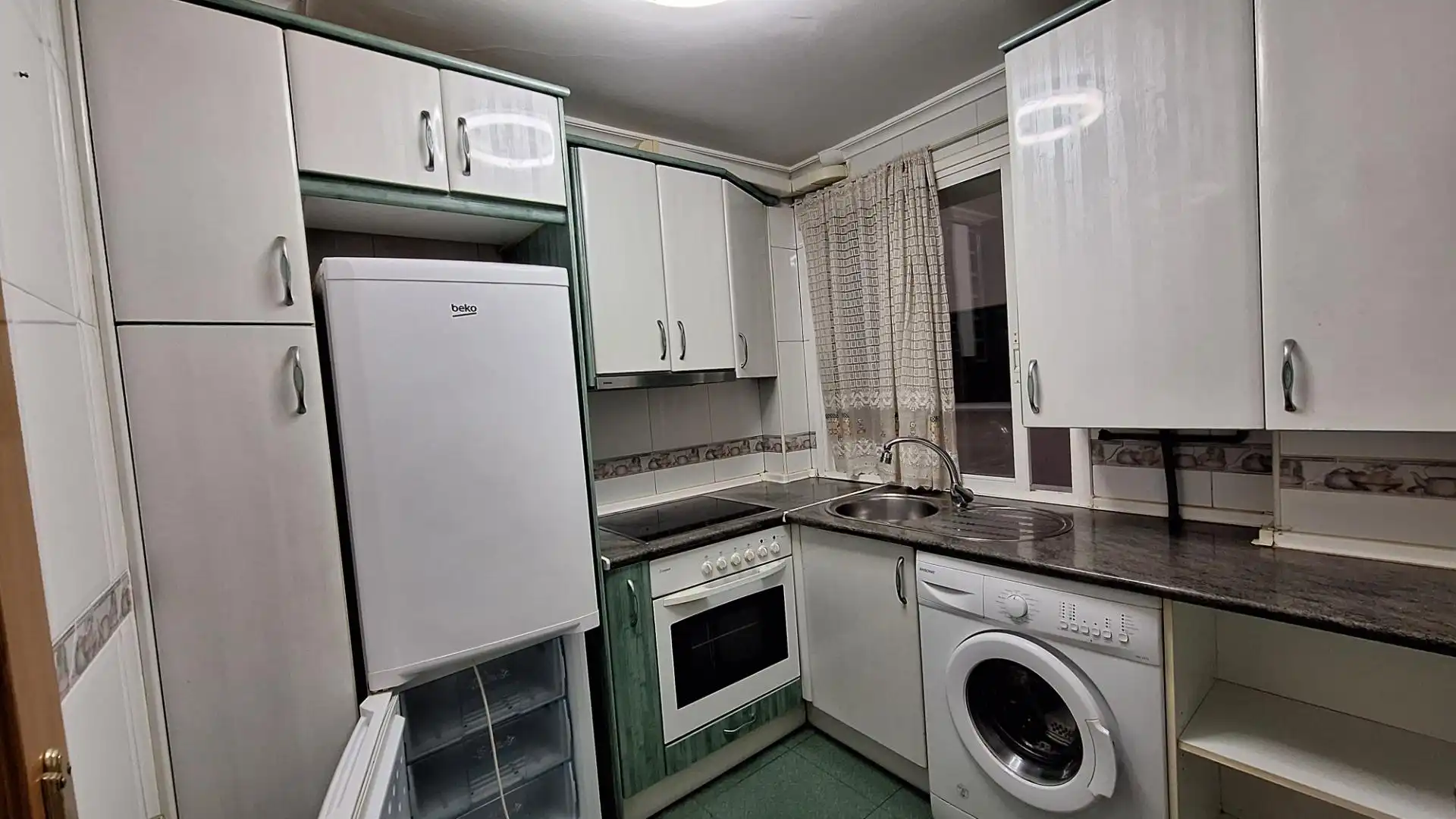 Cocina de Apartamento de alquiler en Burgos con Calefacción