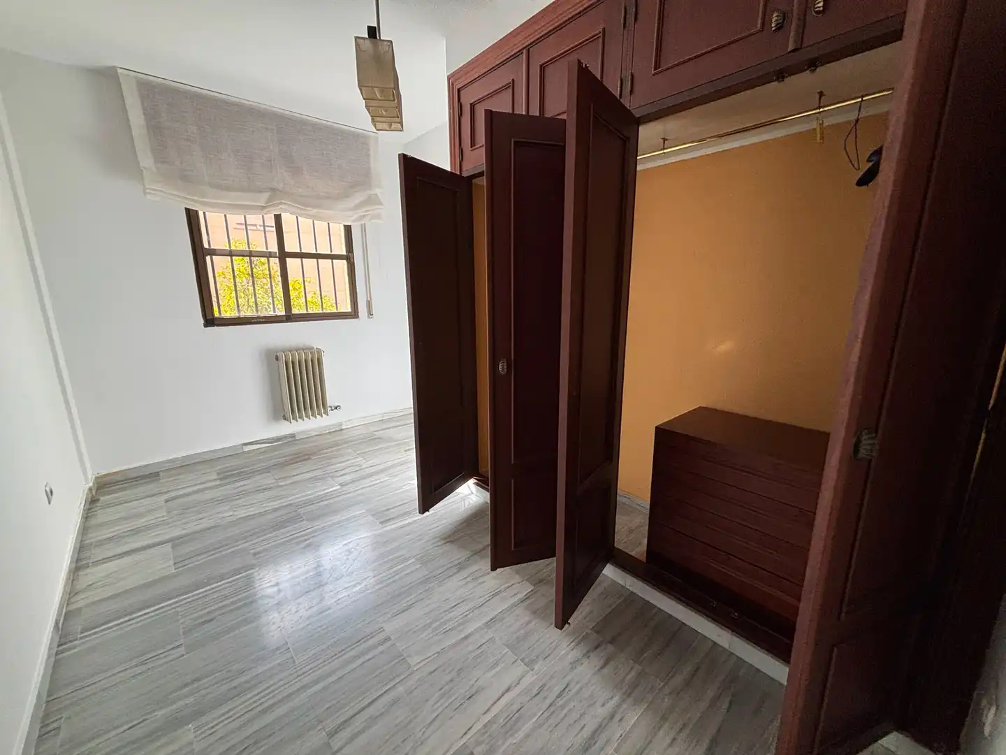 Bedroom of Flat for rent in Granada  with Air Conditioner, Heating and Washing machine