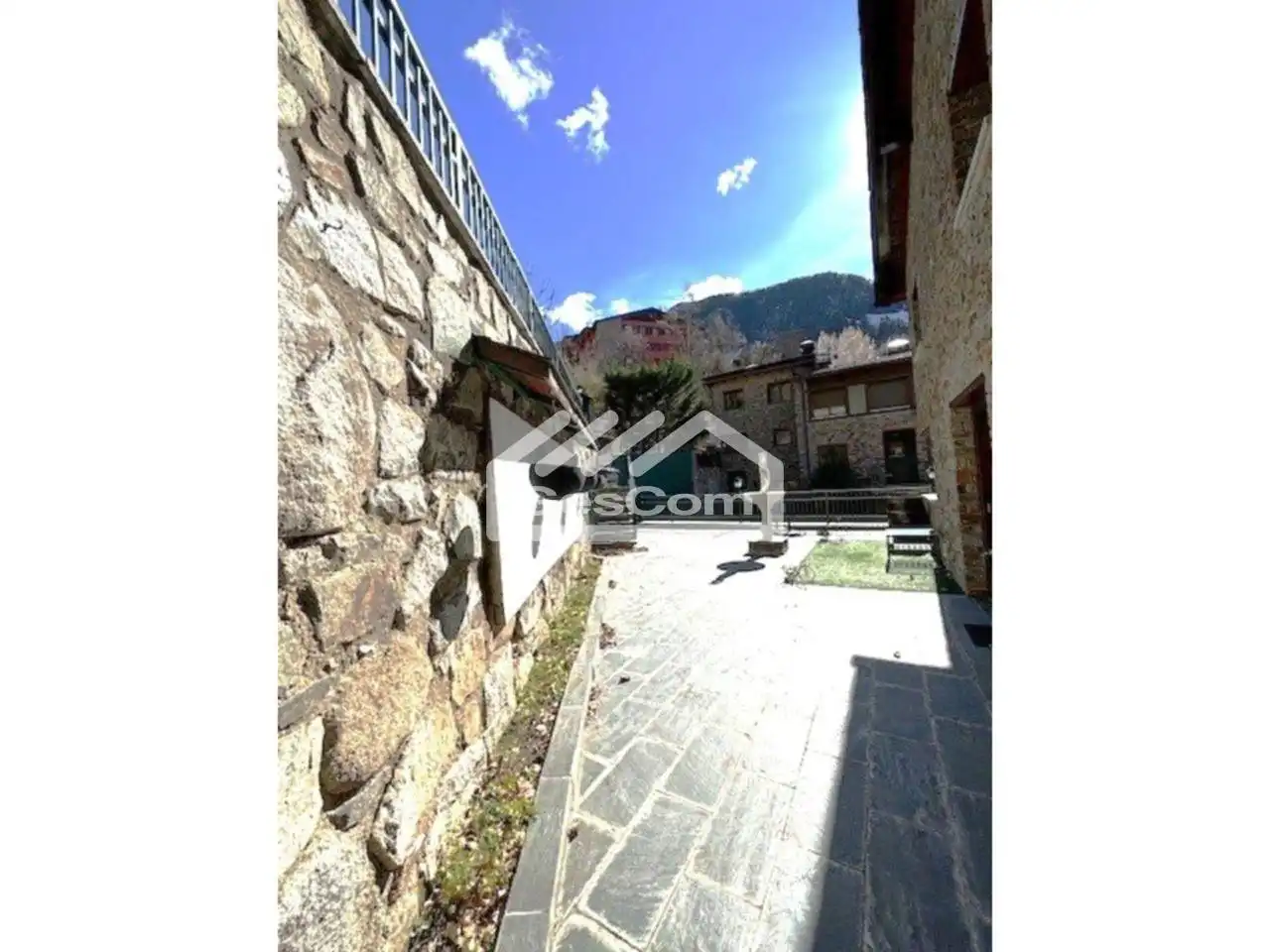 Vista exterior de Casa adosada en venta en Escaldes – Engordany con Calefacción y Jardín privado