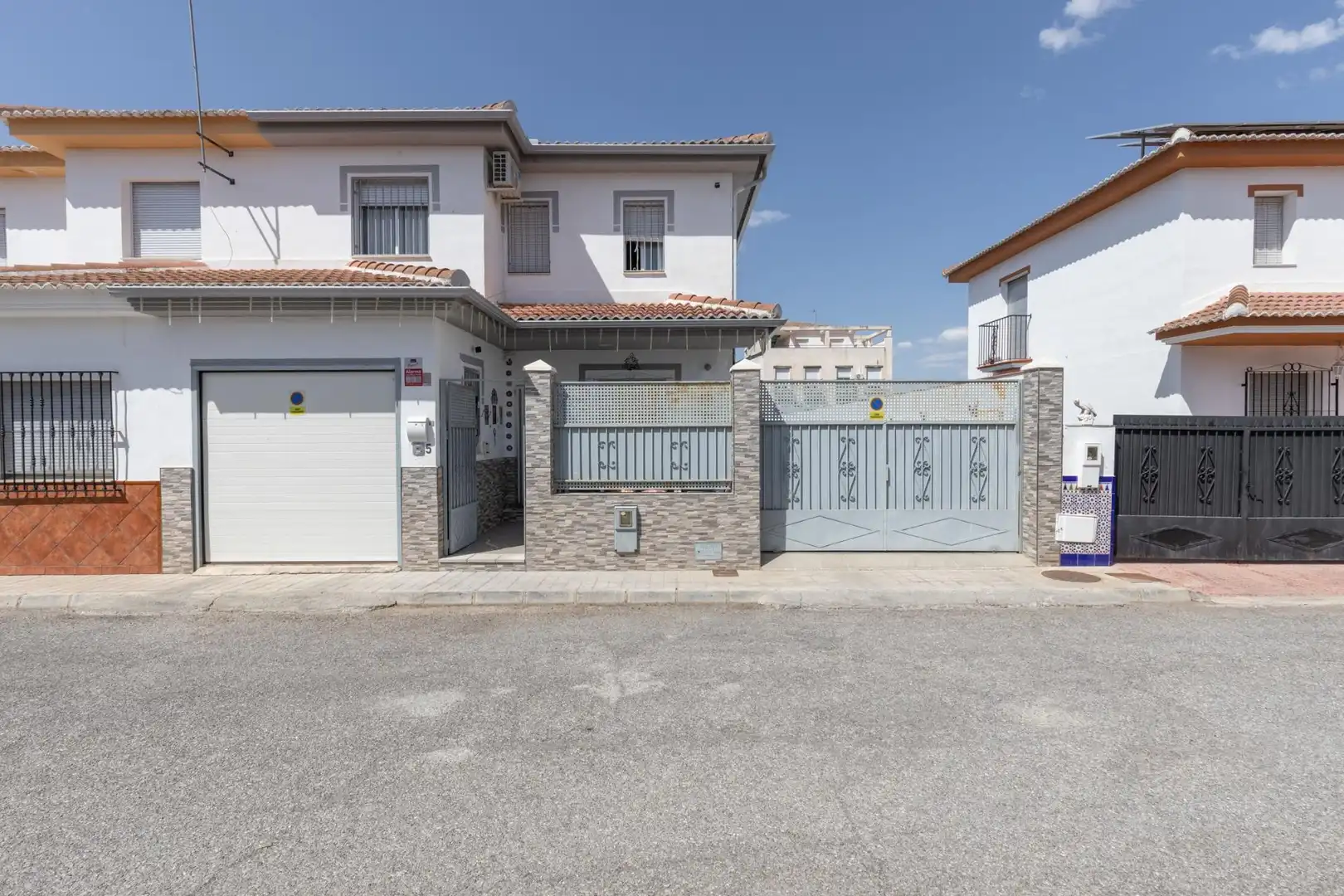 Exterior view of Houses for sale in Láchar  with Air Conditioner, Heating and Swimming Pool