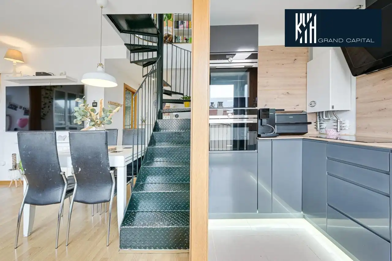 Cocina de Dúplex en venta en Salt con Calefacción, Terraza y Balcón