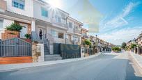 Exterior view of Single-family semi-detached for sale in Santa Perpètua de Mogoda  with Air Conditioner, Heating and Private garden