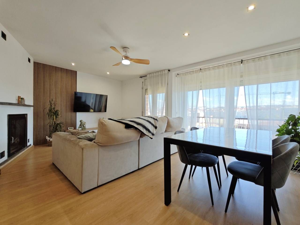Living room of Flat for sale in Manresa  with Air Conditioner, Heating and Parquet flooring