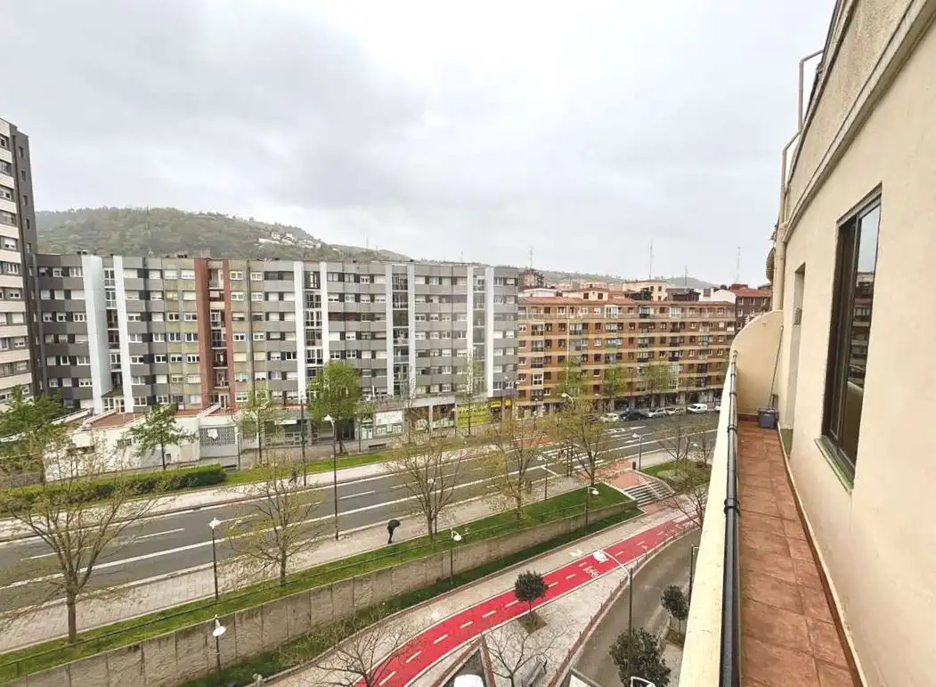 Piso en venta en Avenida del Ferrocarril, Ametzola