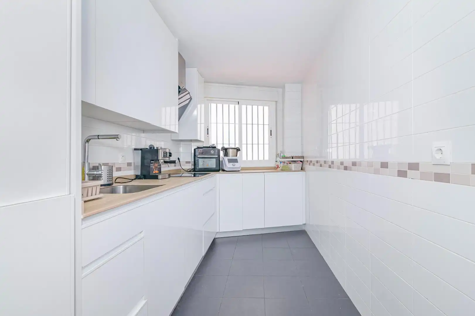 Cocina de Planta baja en venta en La Zubia con Aire acondicionado, Calefacción y Amueblado