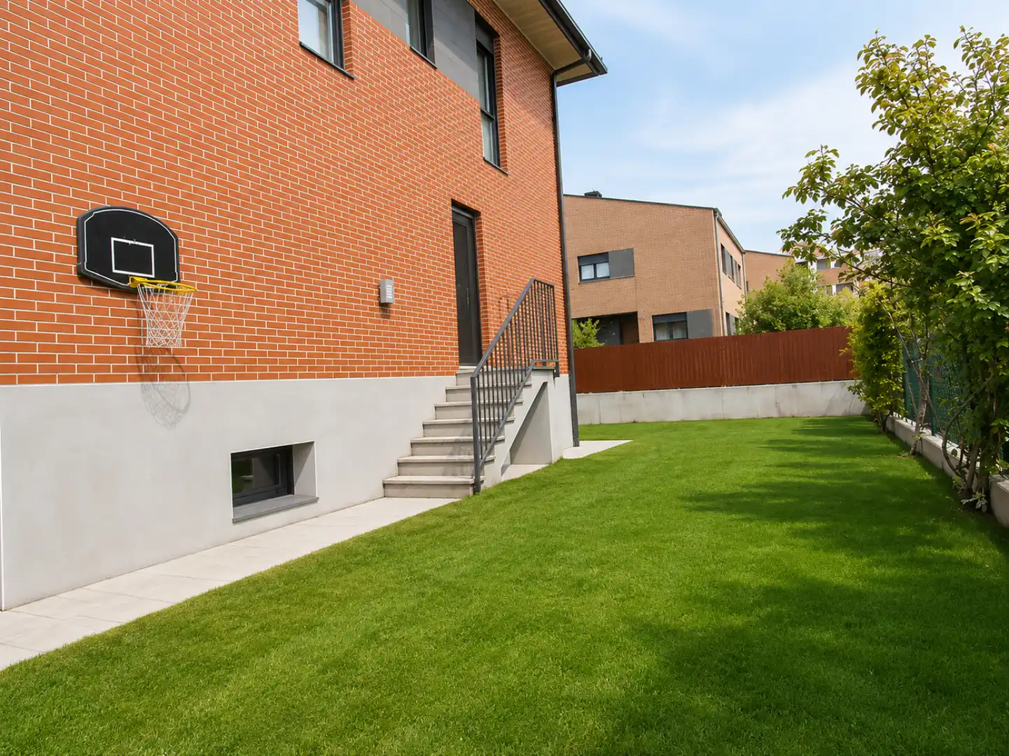 Vista exterior de Casa o xalet de lloguer en Orkoien amb Calefacció, Jardí privat i Terrassa