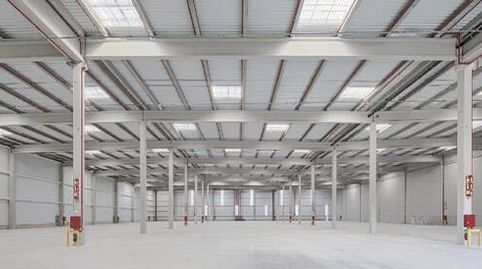 Nave logistica en alquile situada en el poligono industrial de Los Gavilanes, Madrid. Nave logistica con buena imagen con una supe, image 2