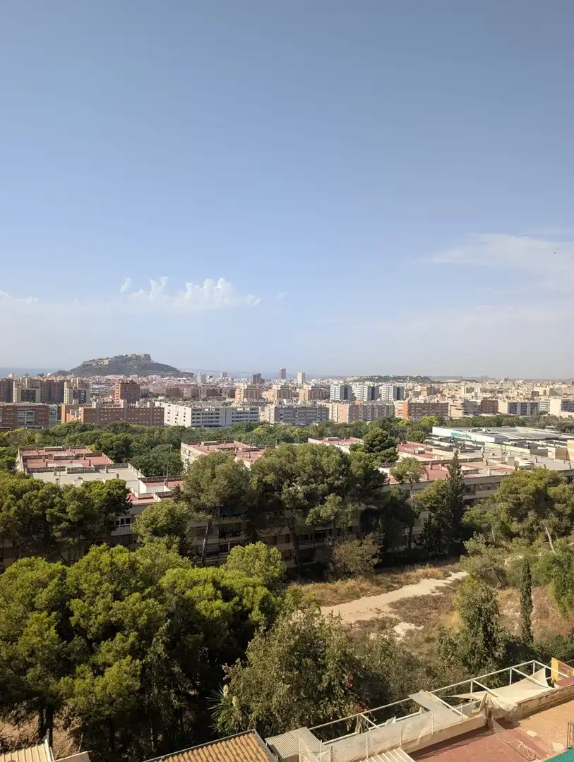 Außenansicht von Wohnung zur Miete in Alicante / Alacant mit Möbliert