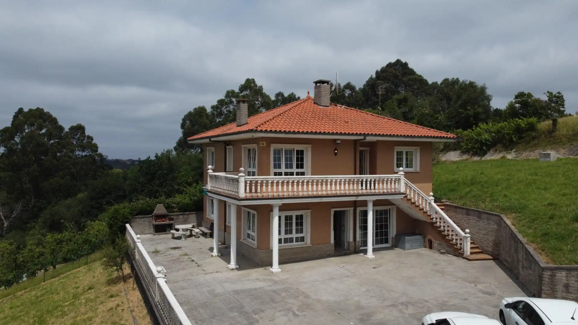 Vista exterior de Casa o xalet en venda en Gijón  amb Calefacció, Jardí privat i Traster