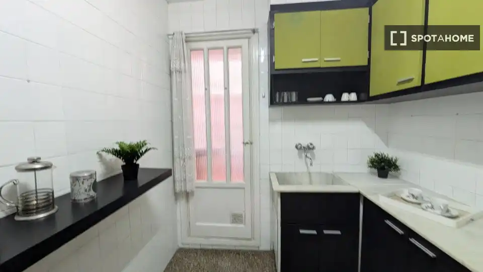 Cocina de Piso de alquiler en Valencia con Aire acondicionado, Calefacción y Amueblado