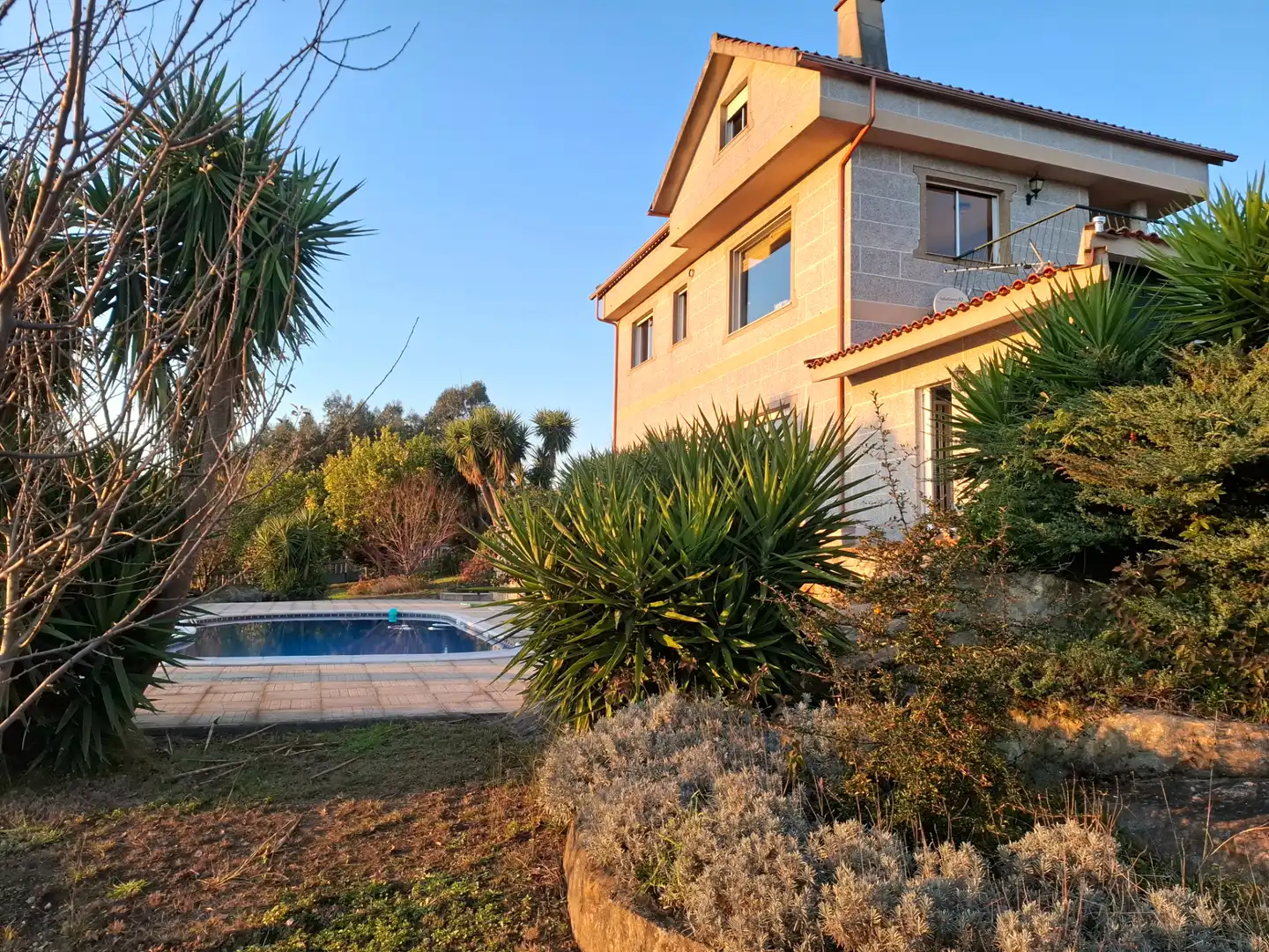 Vista exterior de Casa o xalet en venda en As Neves   amb Calefacció, Jardí privat i Terrassa