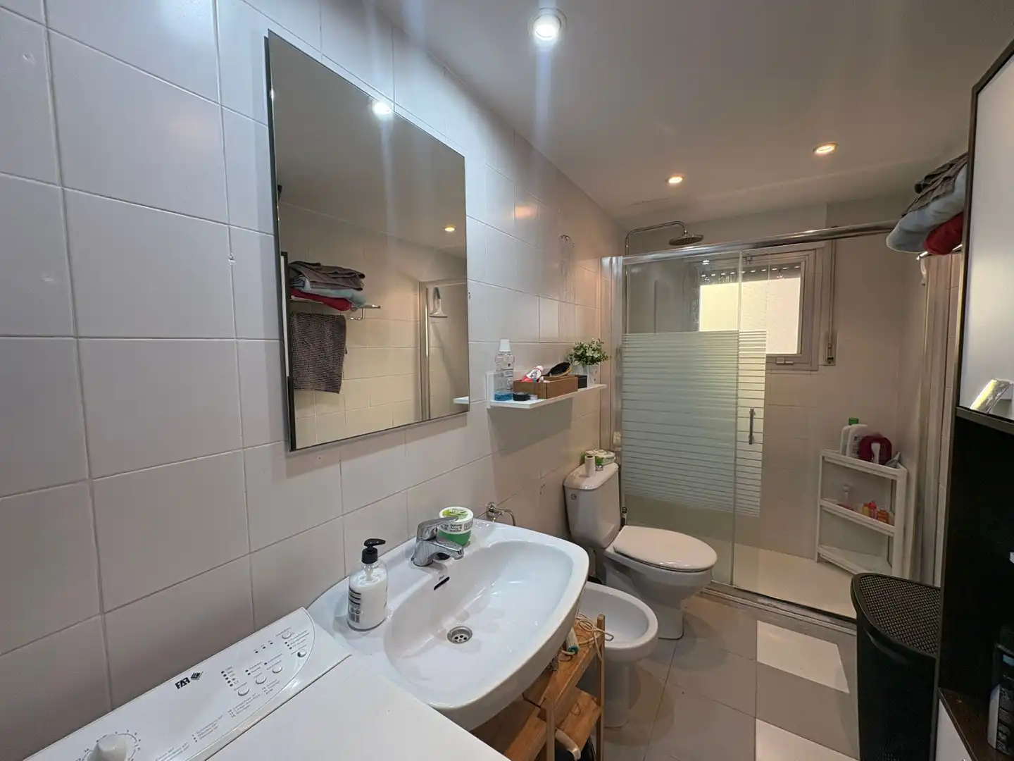Badezimmer von Wohnung zum Verkauf in Salou mit Klimaanlage, Heizung und Terrasse