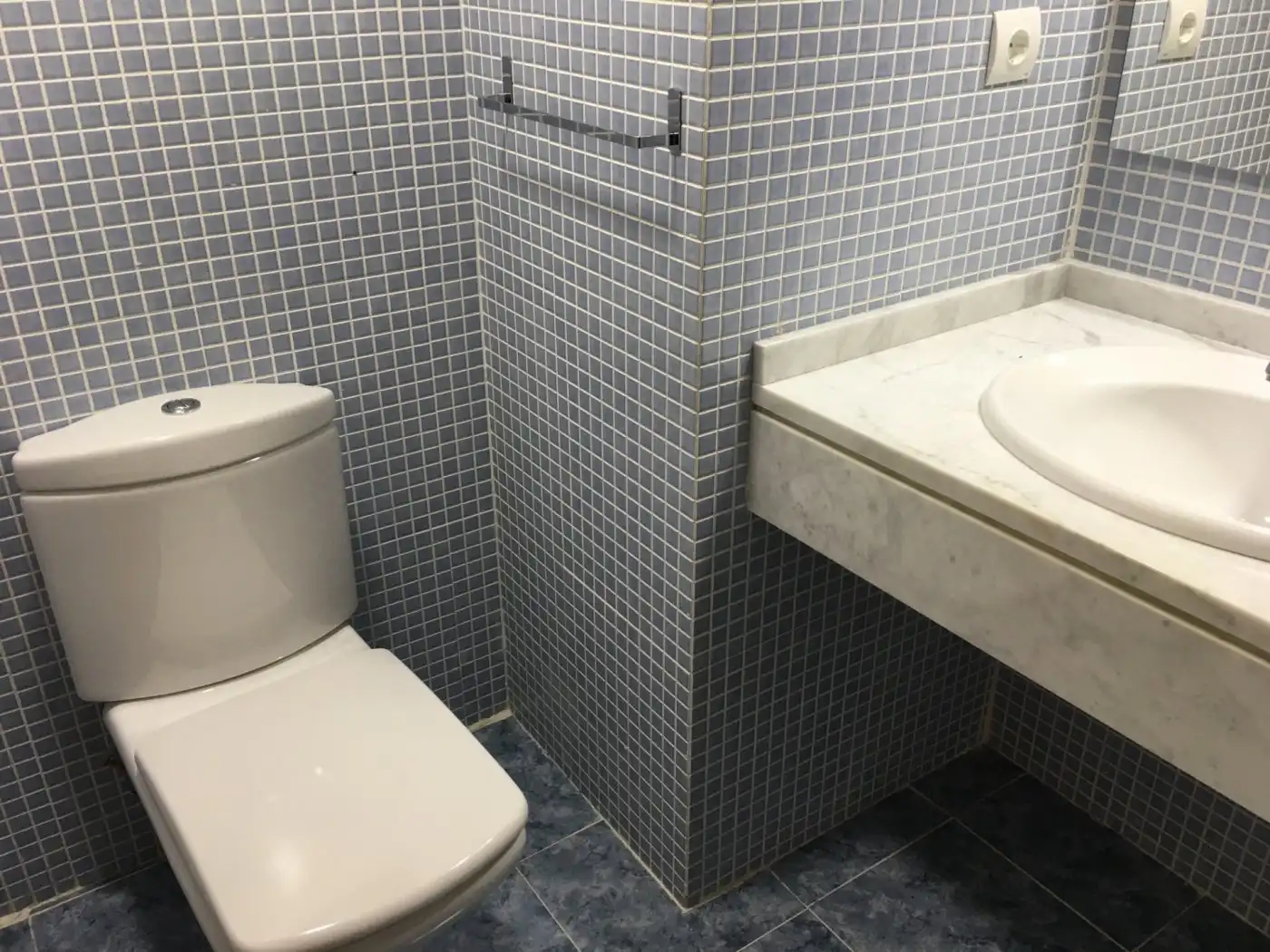 Bany de Pis de lloguer en Valencia amb Aire condicionat, Terrassa i Traster