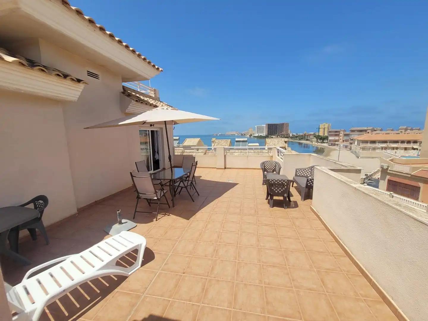 Terrasse von Dachboden zur Miete in La Manga del Mar Menor mit Klimaanlage, Heizung und Terrasse
