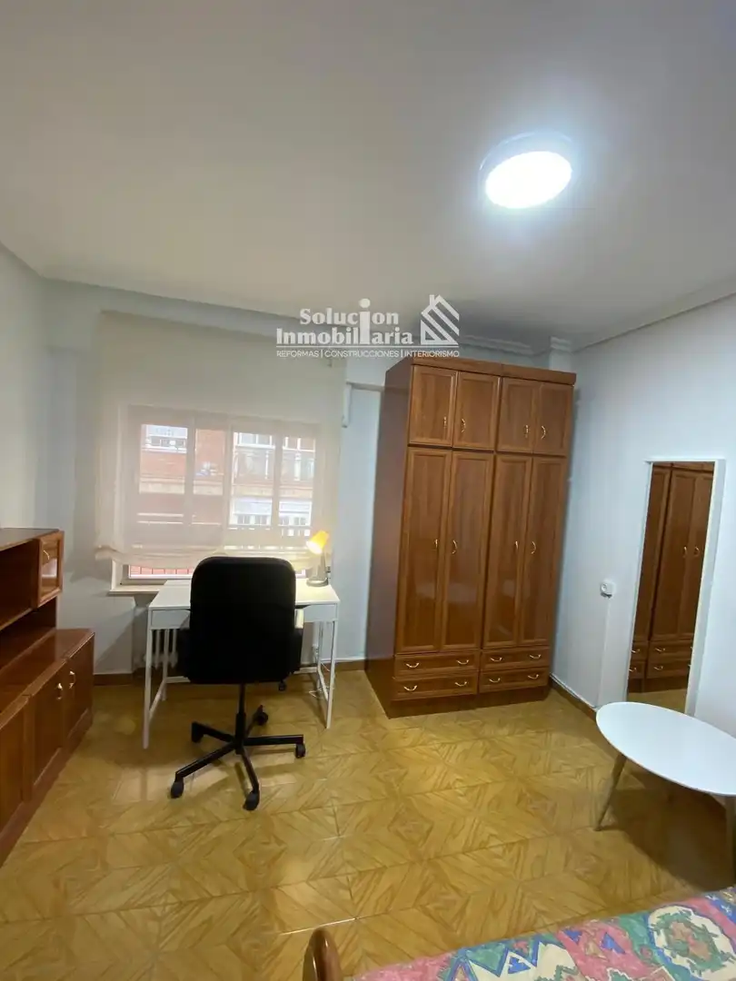 Dormitori de Pis de lloguer en Salamanca amb Calefacció, Terrassa i Moblat