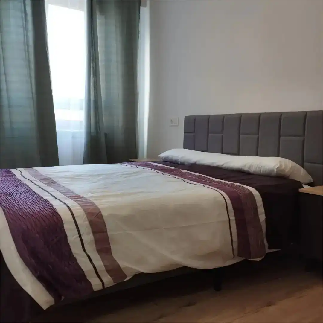 Schlafzimmer von Wohnung zur Miete in Burela mit Parkett, Möbliert und Ofen