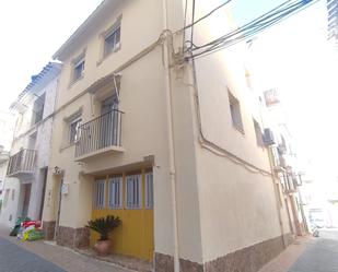 Vista exterior de Casa adosada en venda en Eslida amb Terrassa i Balcó