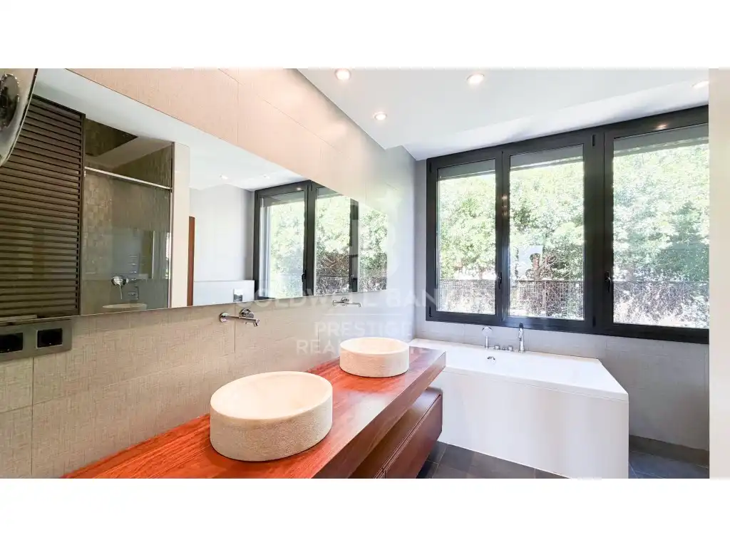 Baño de Casa o chalet en venta en Barcelona con Terraza y Piscina