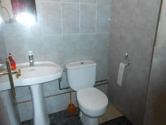 Baño de Local en traspaso en L'Hospitalet de Llobregat con Aire acondicionado, Terraza y Amueblado