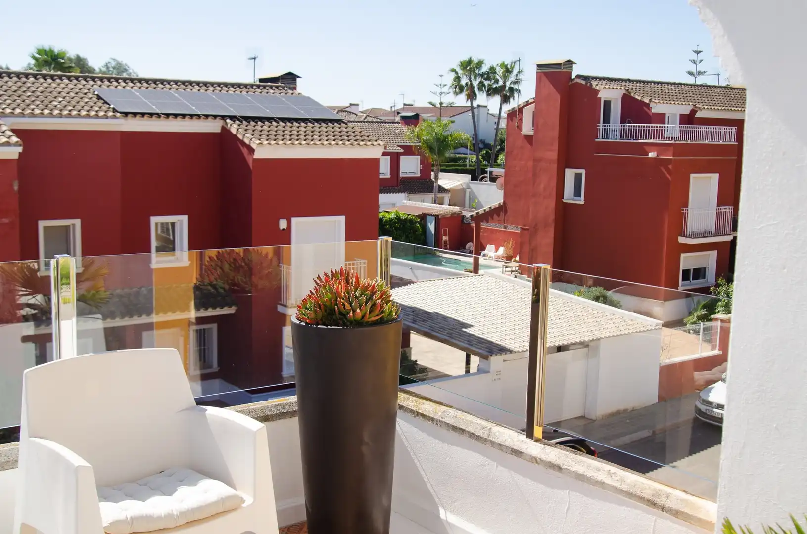 Terrasse von Einfamilien-Reihenhaus zum Verkauf in La Pobla de Vallbona mit Klimaanlage, Heizung und Privatgarten