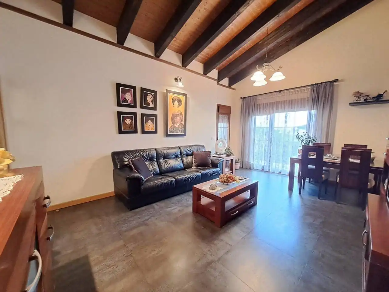 Sala d'estar de Casa adosada en venda en Villagonzalo Pedernales amb Calefacció, Jardí privat i Terrassa