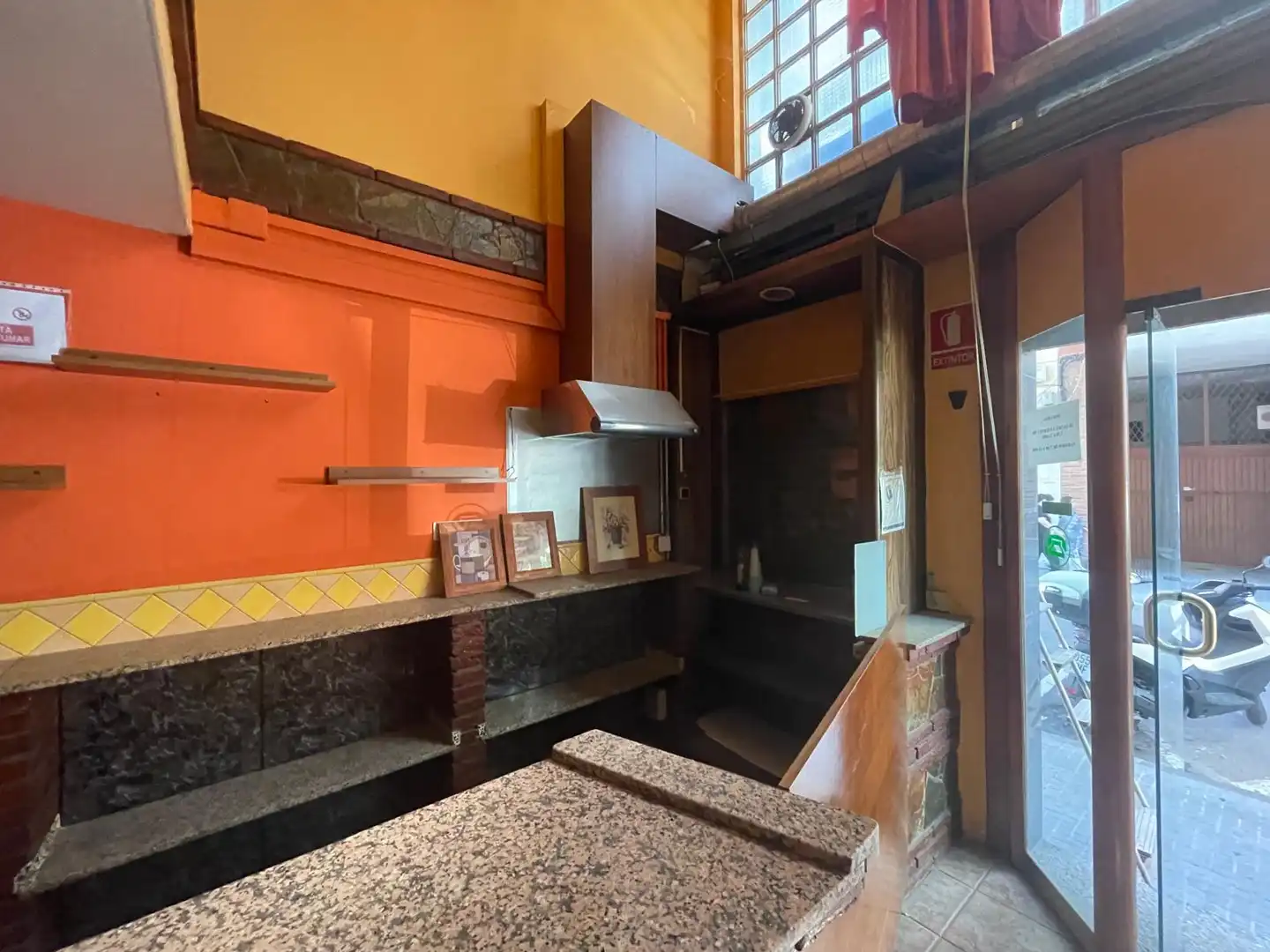 Cocina de Local en venta en Cornellà de Llobregat
