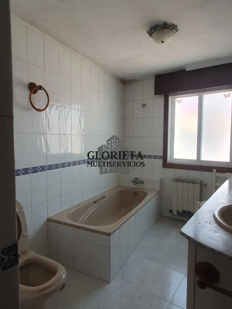 Bathroom of Houses for sale in Vigo   with Heating, Parquet flooring and Terrace